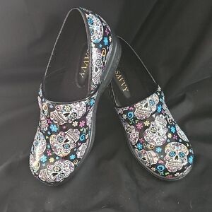 Savvy Women's Colorful Skull Pattern Shoes